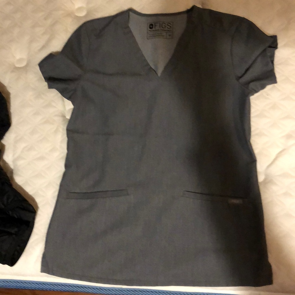 Figs scrub top in graphite. Perfect condition.